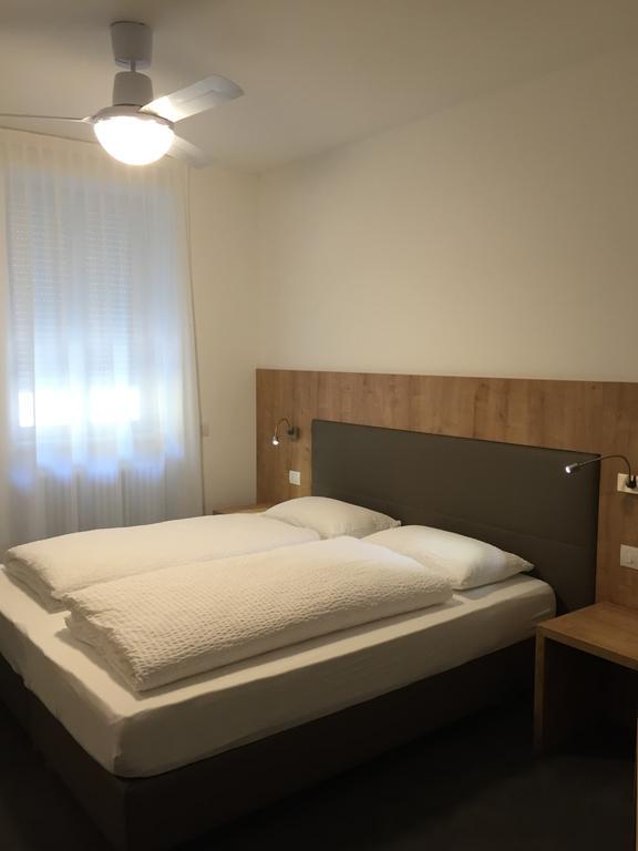 R&B La Calzoleria Hotell Mori Rum bild